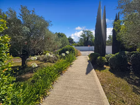 exclusivité a vendre terrain à bâtir de 560 m² plein sud  votre future villa commence ici 