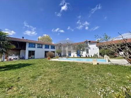 maison proche commodités piscine
