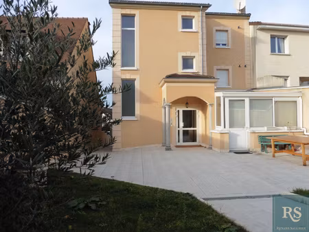 grand 3 pièces - petit immeuble - maison 4 logements - jard