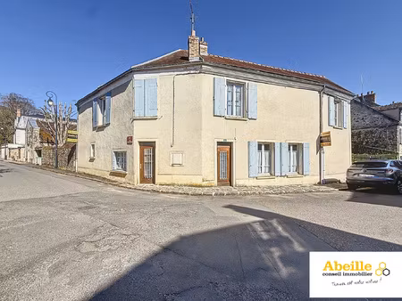 maison ancienne de 94 m2 hab sur 156 m2 de terrain.