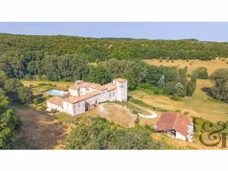 exceptionnel château médiéval du xivème siècle à courbiac (lot-et-garonne  47)