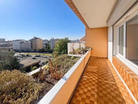 location appartement 4 pièces 107.65 m² à lyon 8ème (69008)  1 450 €