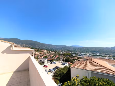 vue panoramique toit terrasse : 4 pièces de 77m² en dernier étage