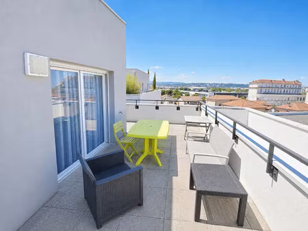 a vendre t2 avec grande terrasse + garage