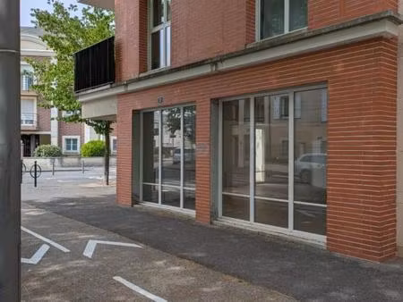 vente commerce orleans 45100 58m²