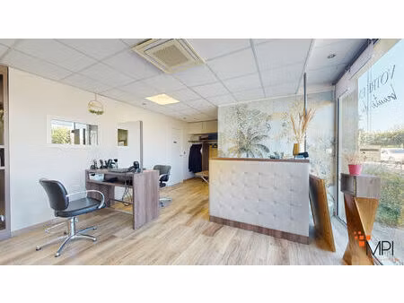 murs commerciaux et fonds de commerce de salon de coiffure  emplacement premium à bréal so