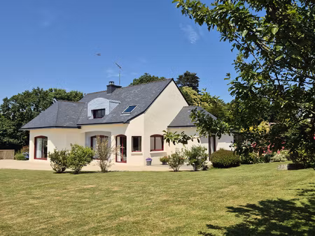 maison contemporaine rare à quintin plain-pied avec jardin