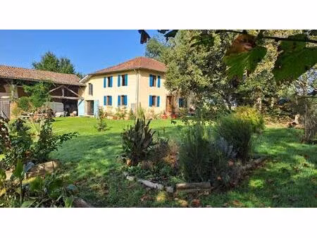 a vendre en exclusivité: superbes vues sur les montagnes pour cette propriété gasconne tra