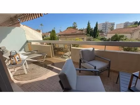 studio grande terrasse / meuble