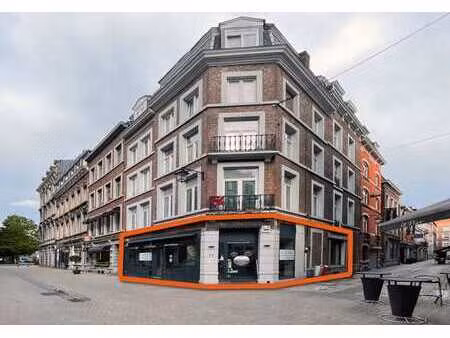 surface commerciale ± 250 m²