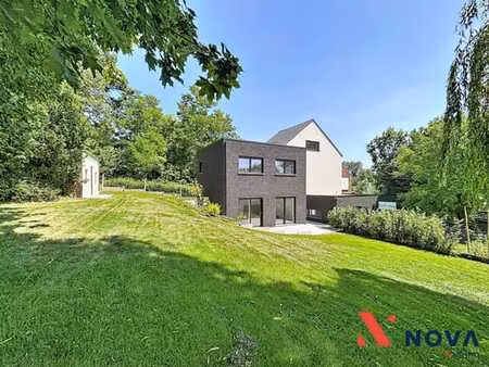 maison totalement rénovée avec 4ch  3 sdb  garage et jardin