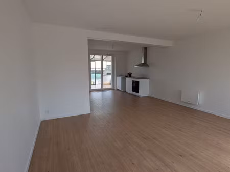 à louer maison familiale rénovée avec goût de 120 m²   quartier de kerfily  locmaria-plouz