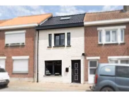 maison familiale moderne avec vue dégagée près du centre