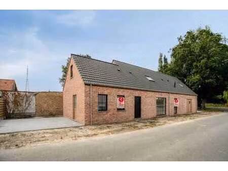 maison mitoyenne neuve à vendre avec 3 pièces  allée et jard