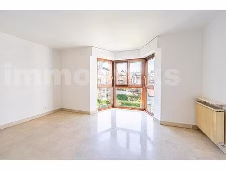 immeuble standing - 2 pièces  50 m2  cave et box