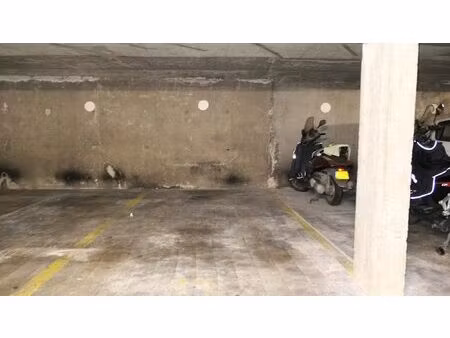 place de parking en sous-sol - place carnot - montreuil (93100)