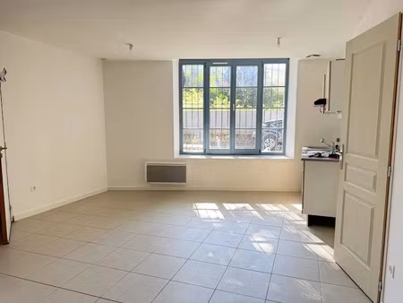 location appartement 3 pièces 52.28 m² à pezenas (34120)  480 €