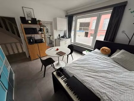 studio à louer à rue henri blès 94 namur (vbe44506)