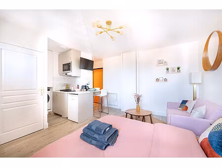 studio meublé avec ascenseur  cave et local à vélos