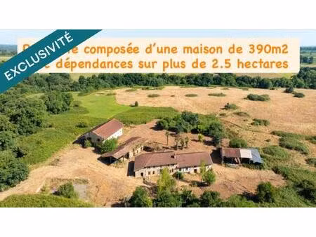 magnifique corps de ferme de 390m² sur un terrain d'environ 2.5 hectares avec nombreuses d