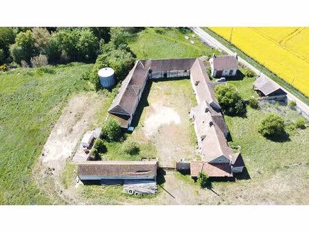 ancien corps de ferme sur plus de 3.5 hectares - saint-ange-et-torcay