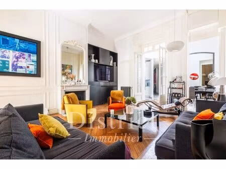 parc monceau – comme une maison de 157 m² avec 3 chambres.