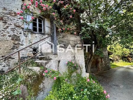 petite maison en pierre pleine de charme