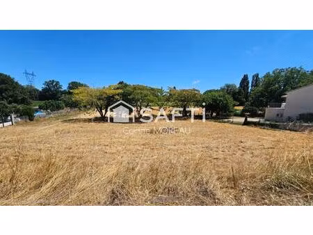 terrain constructible 800m² arboré non viabilisé