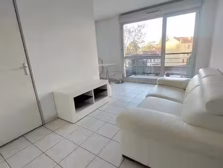 location meublée appartement 2 pièces 39.8 m² à villefranche-sur-saone (69400)  745 €
