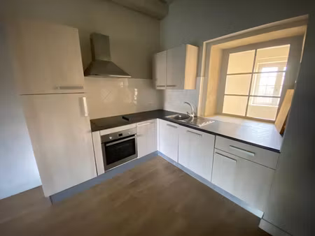 location appartement 4 pièces 78.33 m² à nimes (30000)  907 €