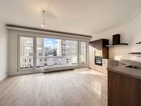 ulb  lumineux appartement 2 ch avec 2 terrasses (peb b !)