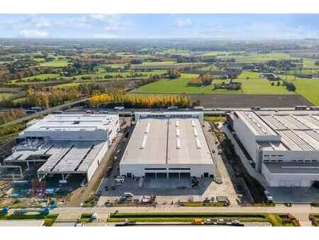 uitstekend gelegen kantoorruimte van 478 m² met visibilit...