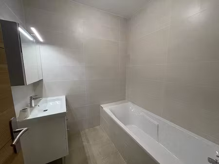 location maison 3 pièces 74.6 m² à allauch (13190)  1 499 €