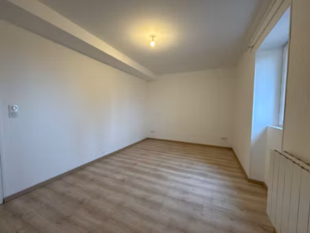 appartement 3 pièces de 52m2 à louer à huriel (03)
