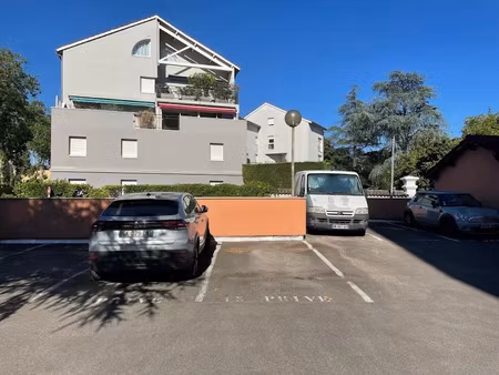 location parking à caluire-et-cuire (69300)  60 €