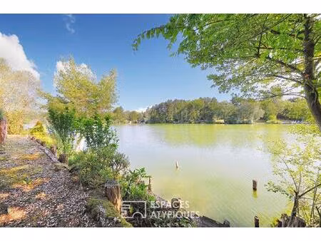 chalet en bois avec terrasse et vue lac