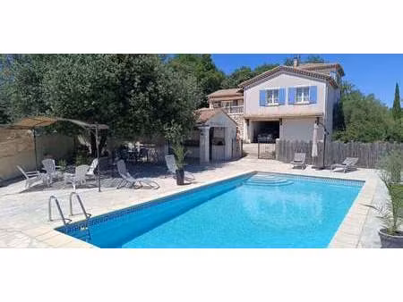 villa avec piscine et terrasse rousson (30)
