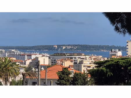 3 pieces cannes vue mer