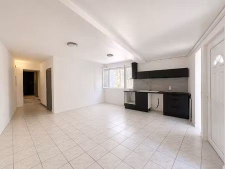 location appartement 3 pieces en rez-de-chaussee a combas