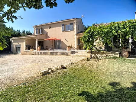 eyragues - superbe propriété de 246 m² sur un terrain de 3 671 m²