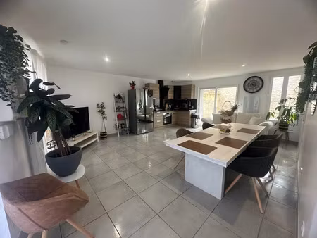 location maison 5 pièces 83 m² à mauzé-sur-le-mignon (79210)  1 200 €