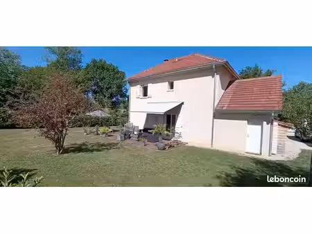 villa 4 pièces 100 m²