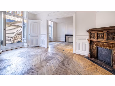 nantes - place du pilori : immeuble à fort potentiel