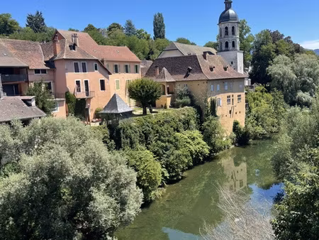 très beaux volumes et vue sur le guiers !