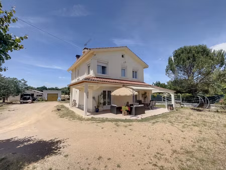 ensemble immobilier avec maison et local d'activité axe st