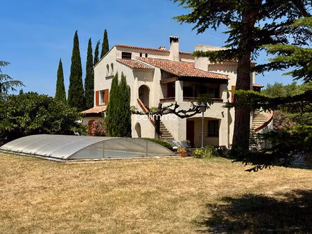 eyguières - maison t8 - 230m² / 4041m²
