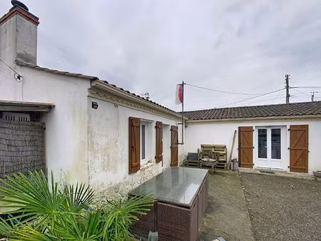 a vendre. maison 3 chambres  bureau  jardin  le bernard   à 10minutes de la plage.