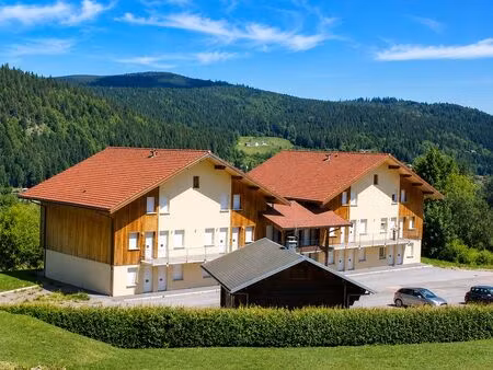 f2 calme rz de chaussée avec belle terrasse privée