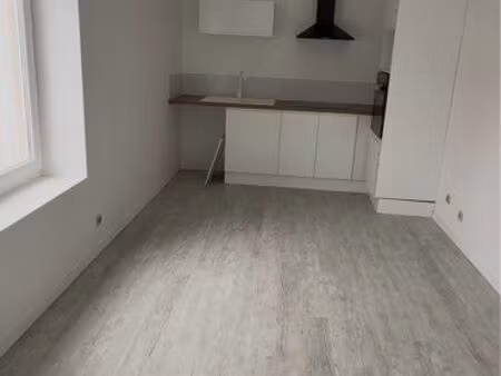 location maison de bourg. sans extérieur