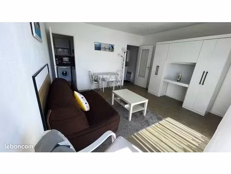 joli studio meublé avec balcon